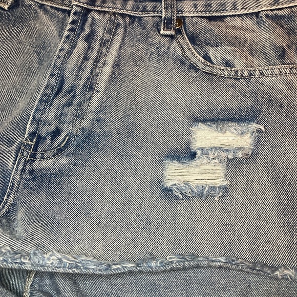 Parasuco high-waist distressed jean shorts. 29. - Picture 2 of 5